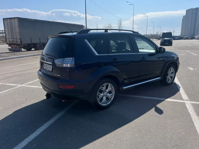 Mitsubishi Outlander - фото 5