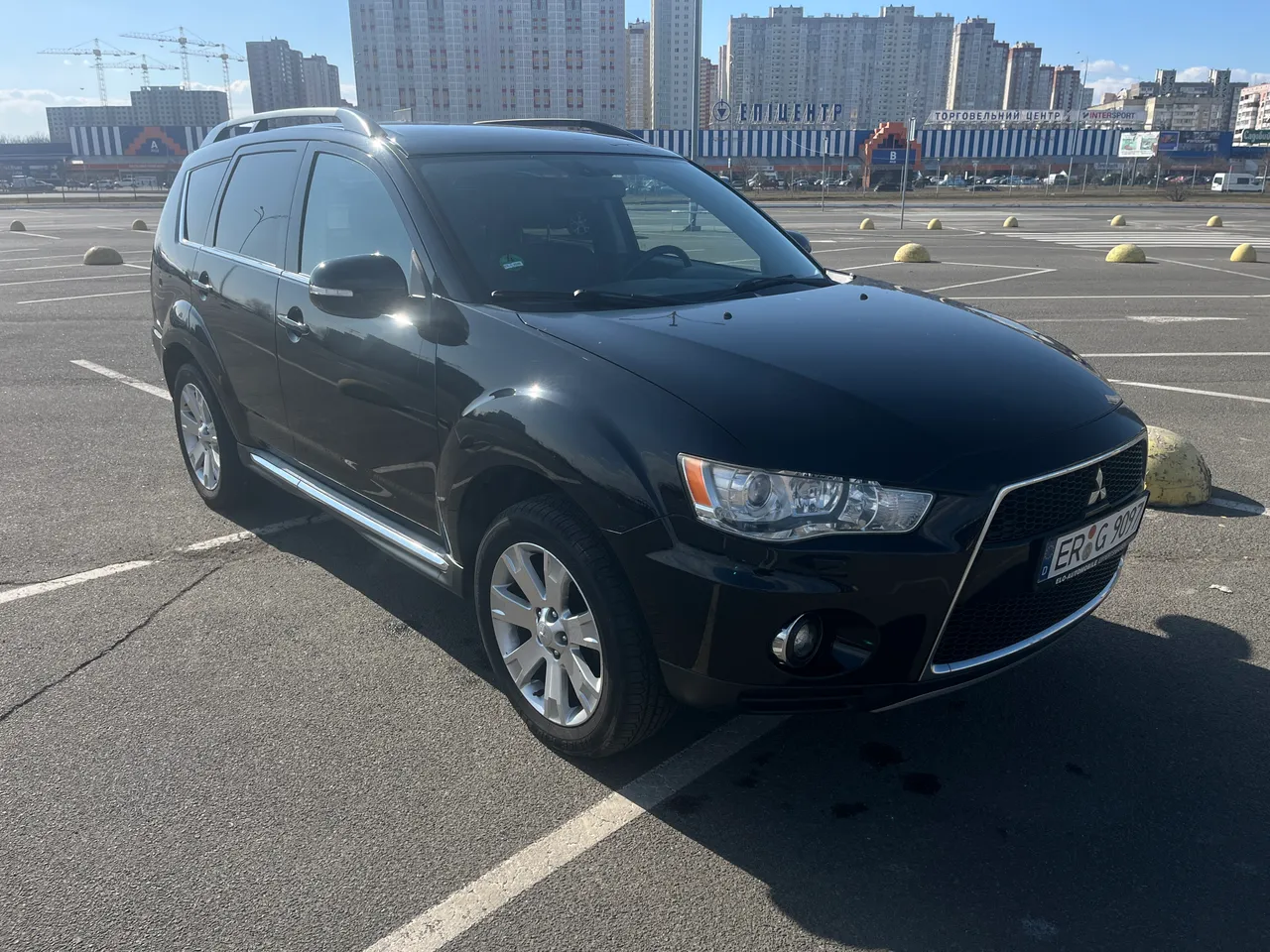 Mitsubishi Outlander - фото 1