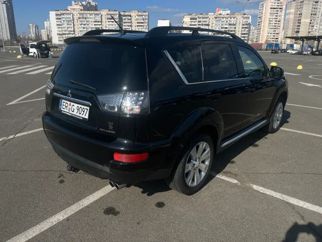 Mitsubishi Outlander - фото 5