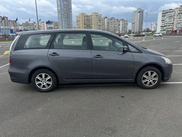 Mitsubishi Grandis - фото 3