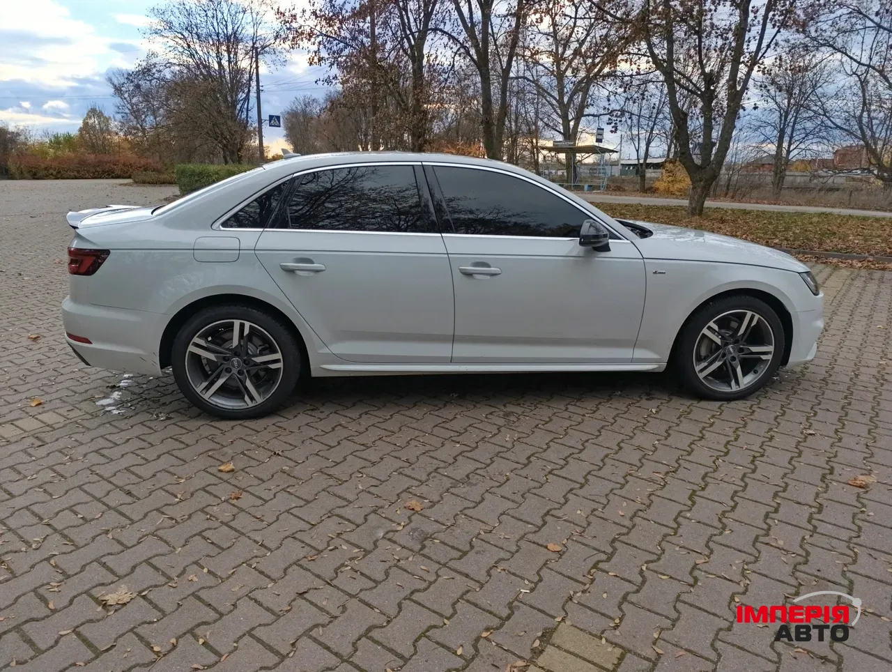 Audi A4 - фото 6