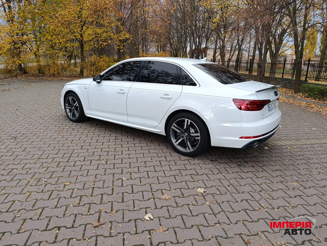 Audi A4 - фото 2