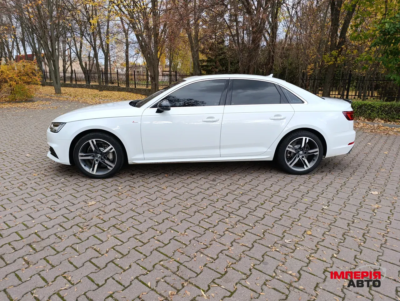 Audi A4 - фото 5