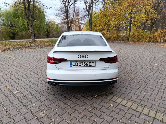 Audi A4 - фото 3