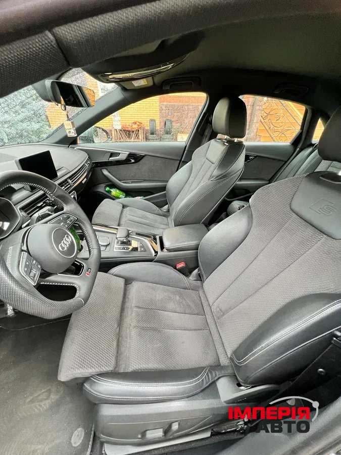 Audi A4 - фото 8