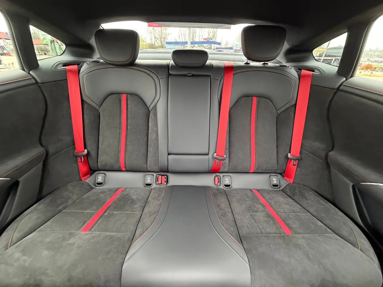 Xiaomi SU7 - фото 11