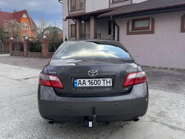 Toyota Camry - фото 4
