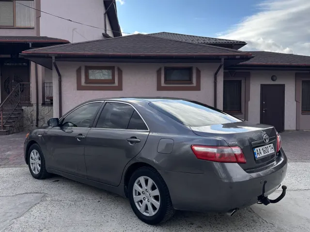 Toyota Camry - фото 3