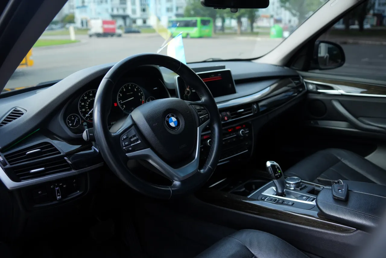 BMW X5 - фото 7