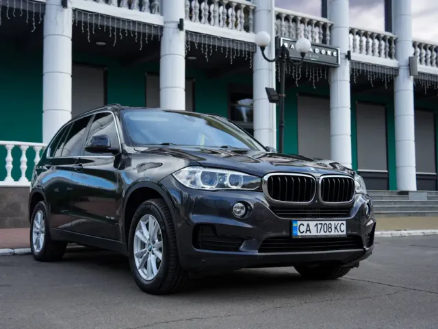 BMW X5 - фото 1