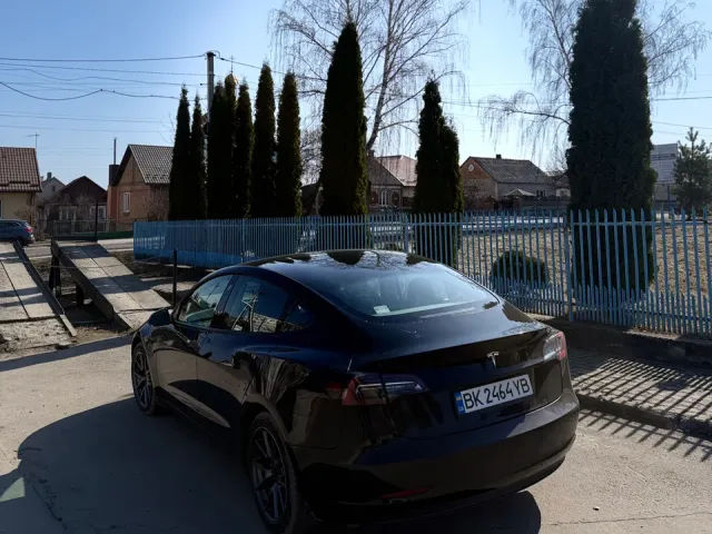 Tesla Model 3 - фото 5