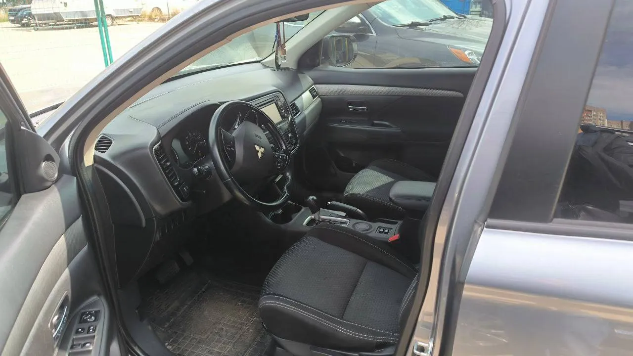 Mitsubishi Outlander - фото 4