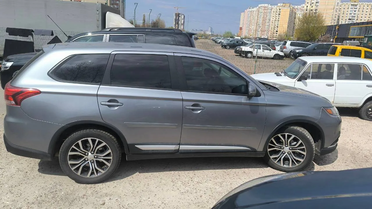 Mitsubishi Outlander - фото 3