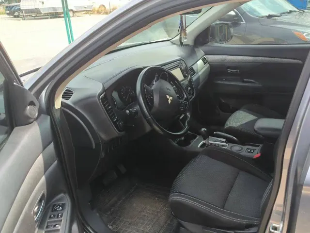 Mitsubishi Outlander - фото 4