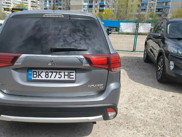 Mitsubishi Outlander - фото 2