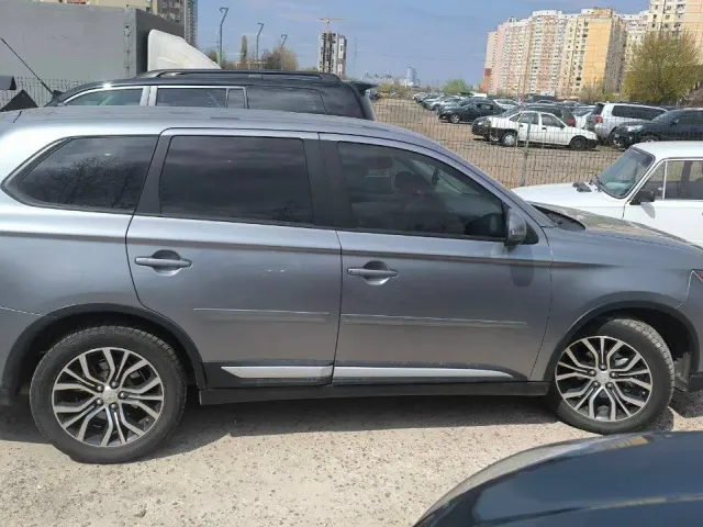 Mitsubishi Outlander - фото 3