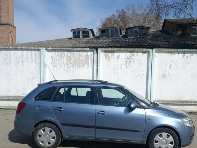 Skoda Fabia - фото 2