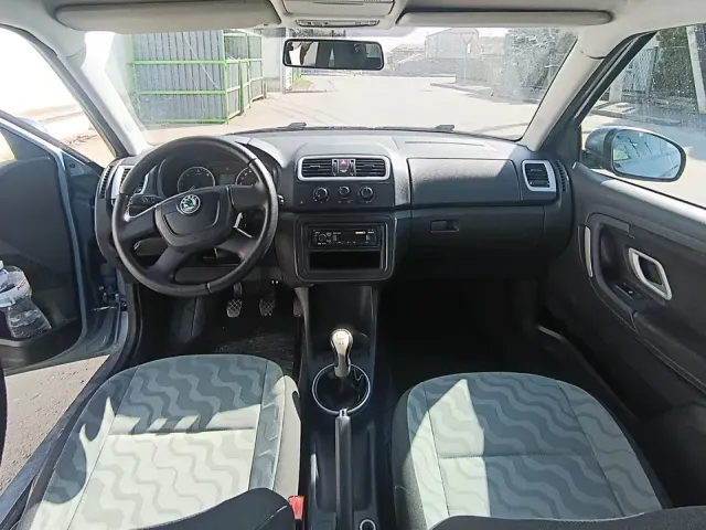 Skoda Fabia - фото 5