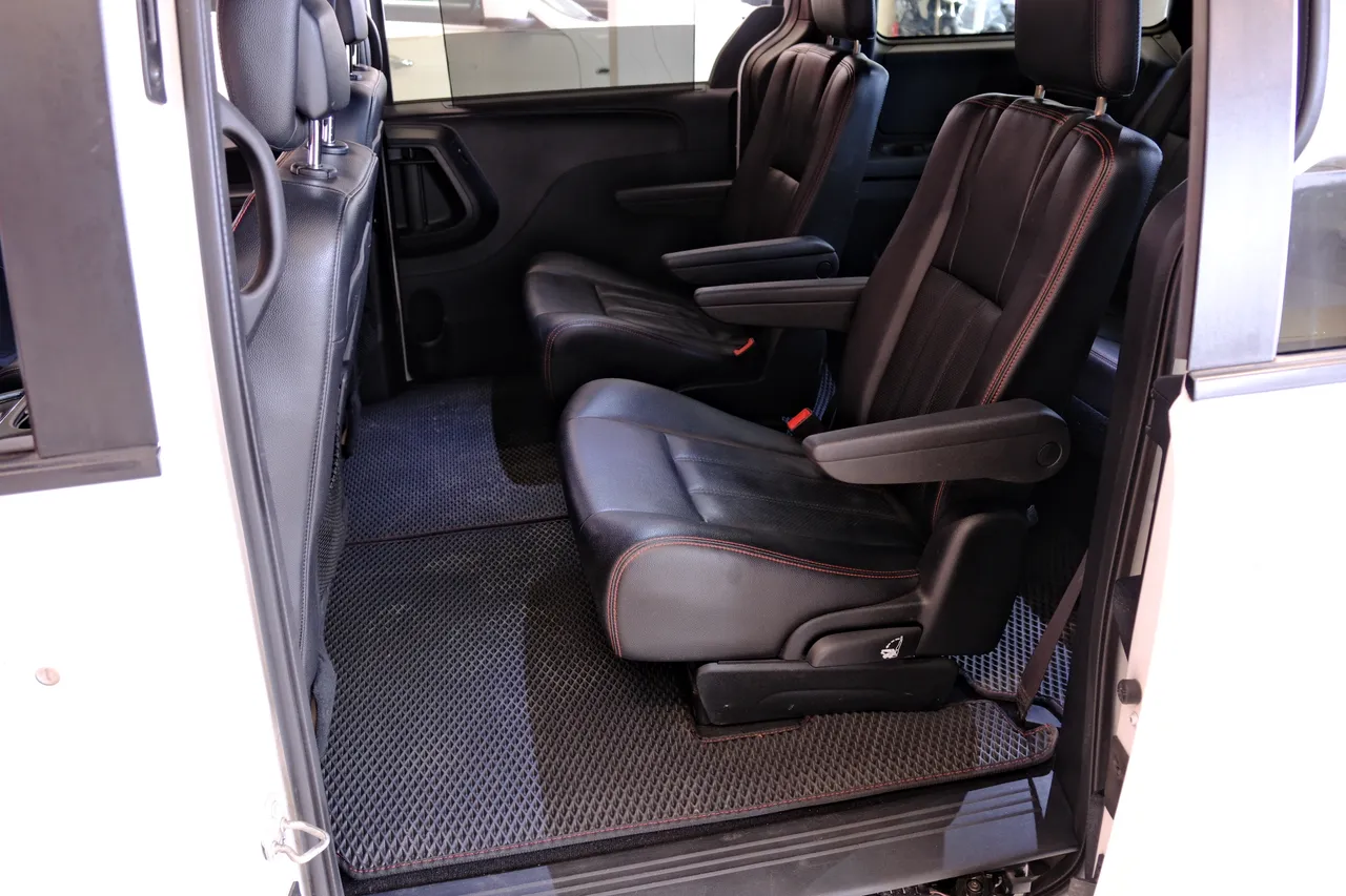 Dodge Caravan - фото 8