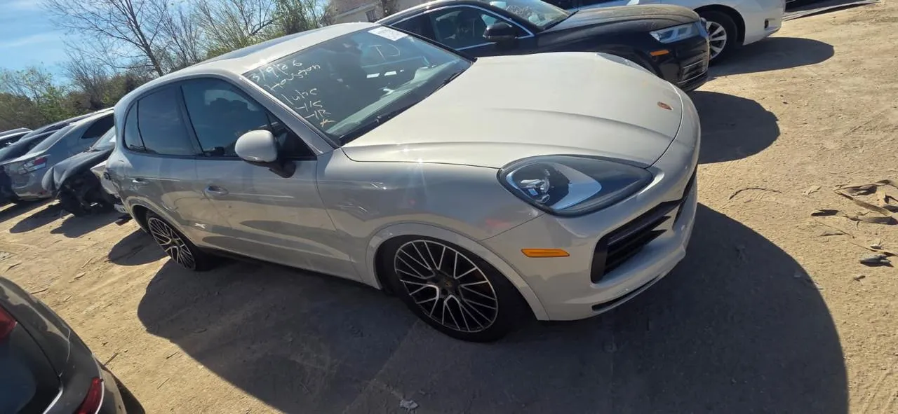 Porsche Cayenne - фото 1