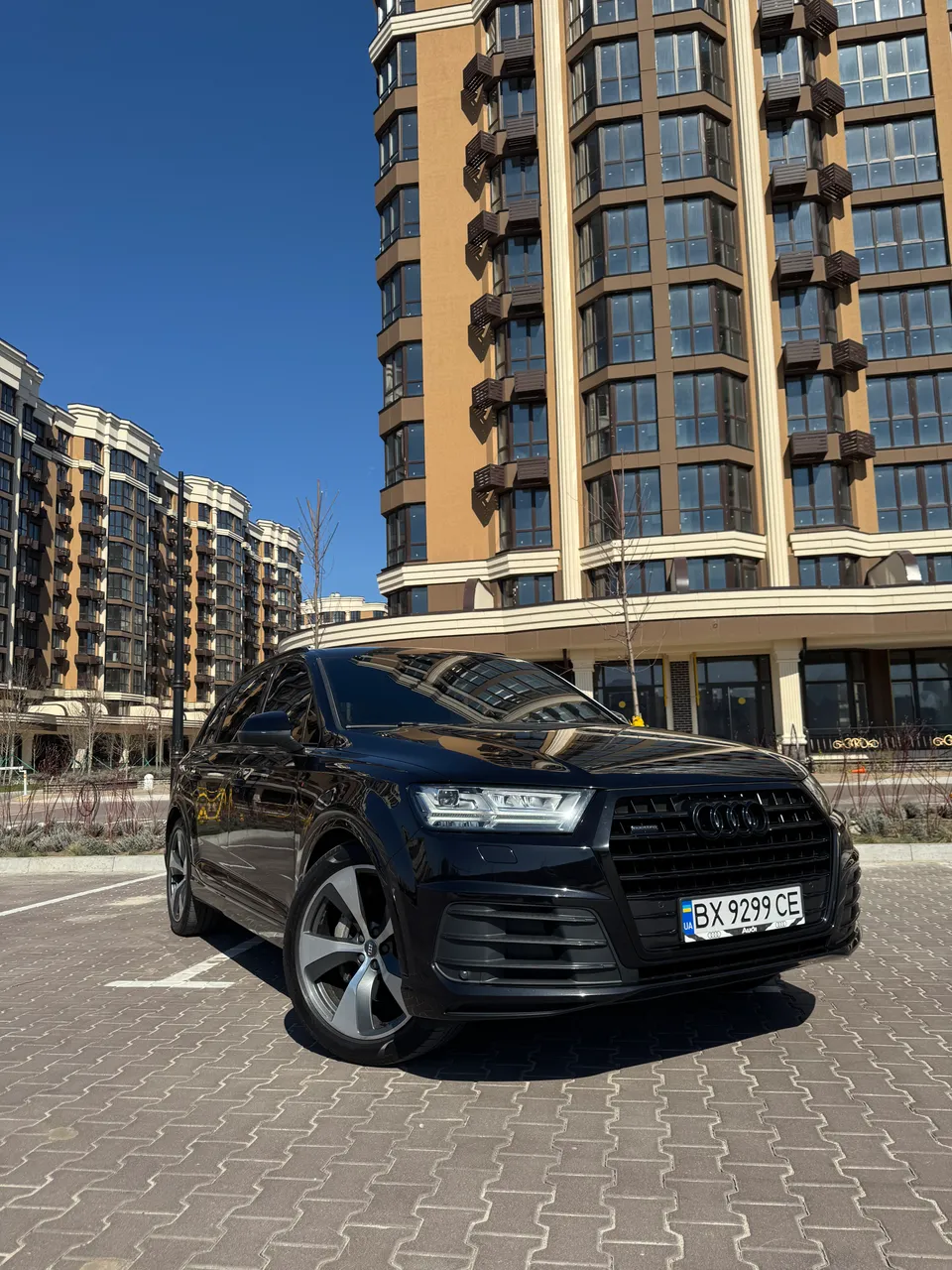 Audi Q7 - фото 1