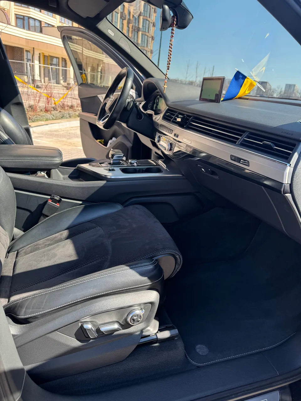 Audi Q7 - фото 22