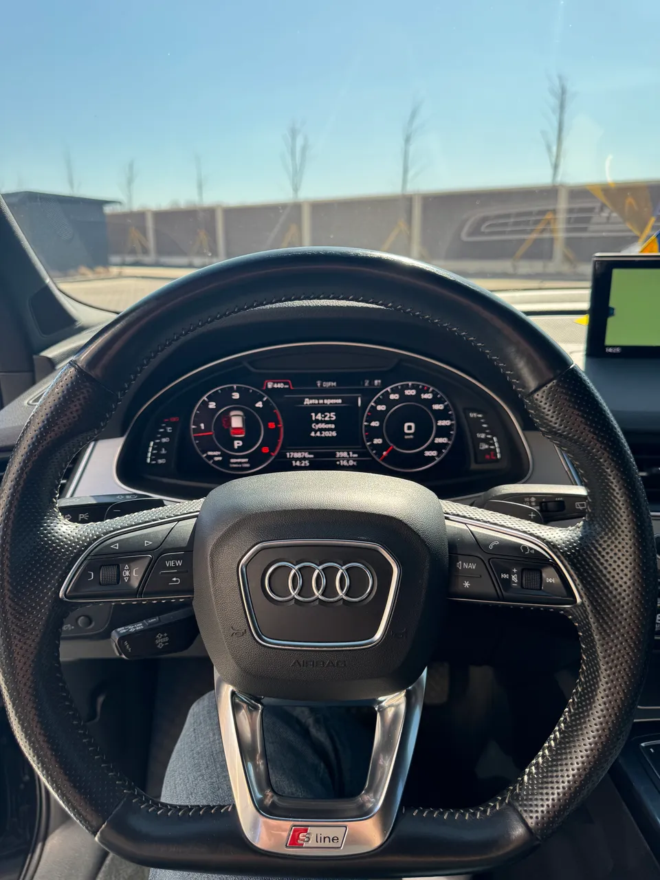 Audi Q7 - фото 30