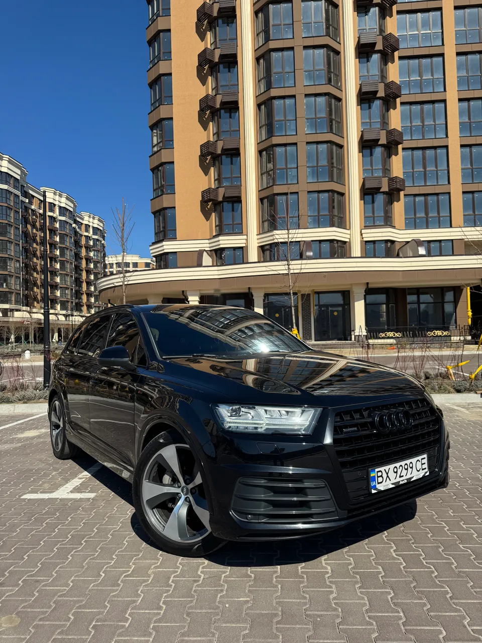 Audi Q7 - фото 11