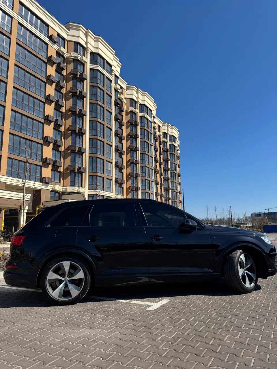 Audi Q7 - фото 9