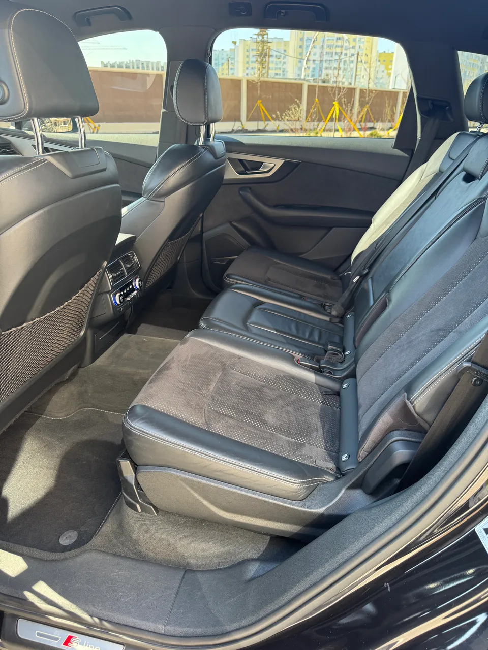 Audi Q7 - фото 18