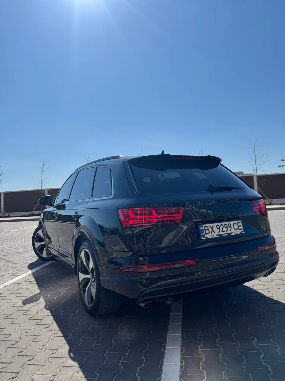 Audi Q7 - фото 7