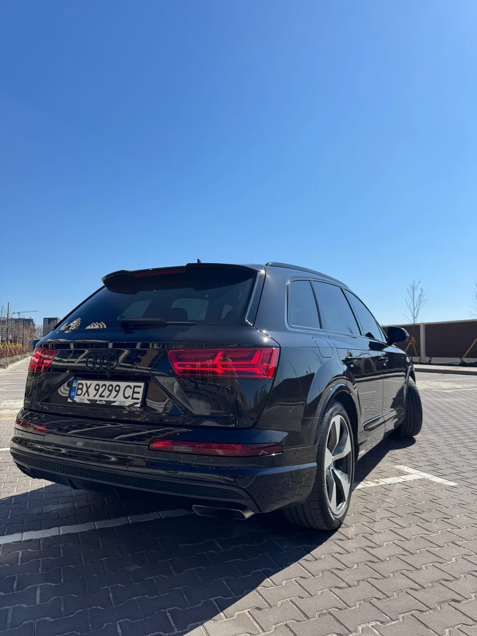Audi Q7 - фото 8
