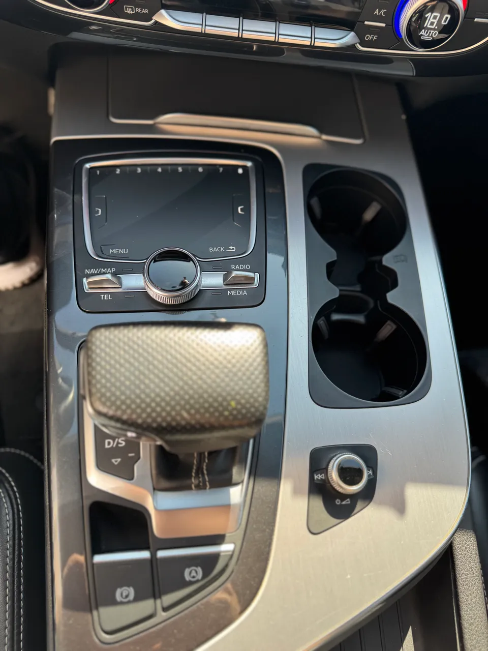 Audi Q7 - фото 34