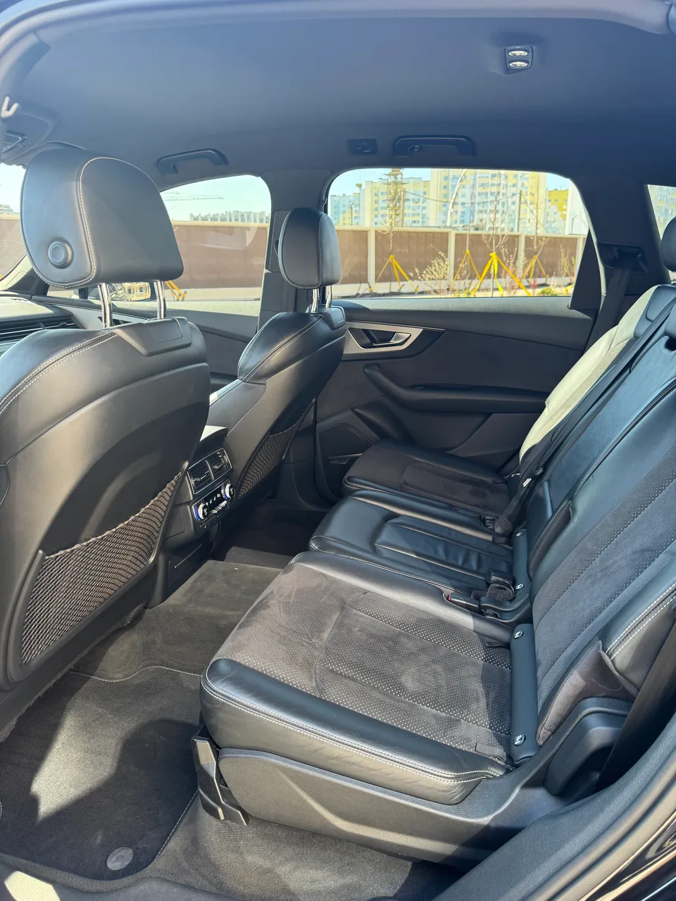 Audi Q7 - фото 17