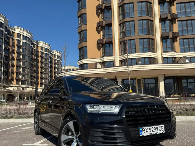 Audi Q7 - фото 1