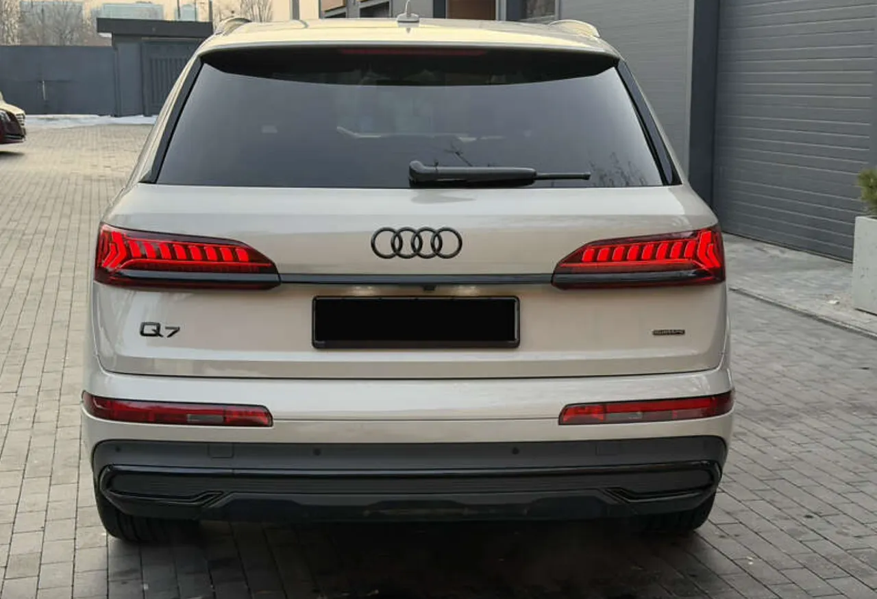 Audi Q7 - фото 3