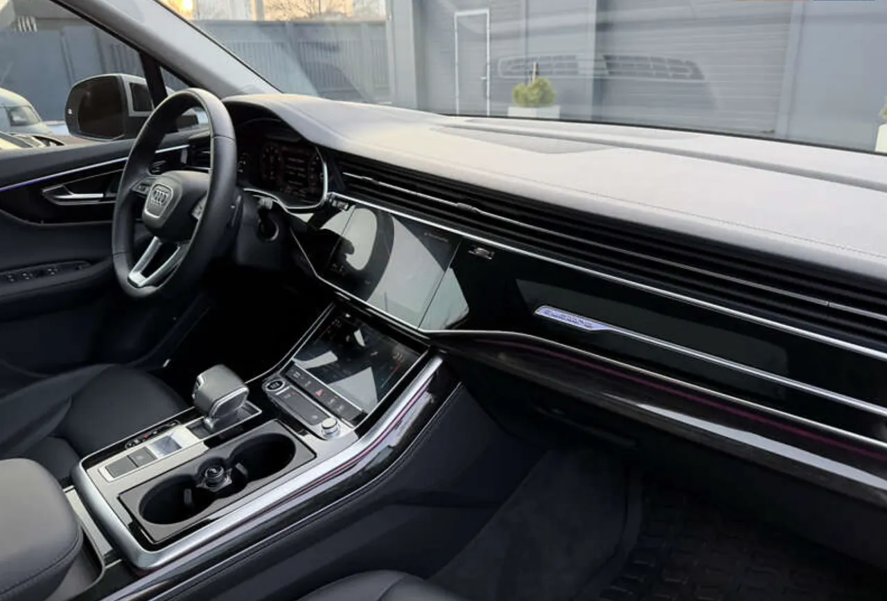 Audi Q7 - фото 10