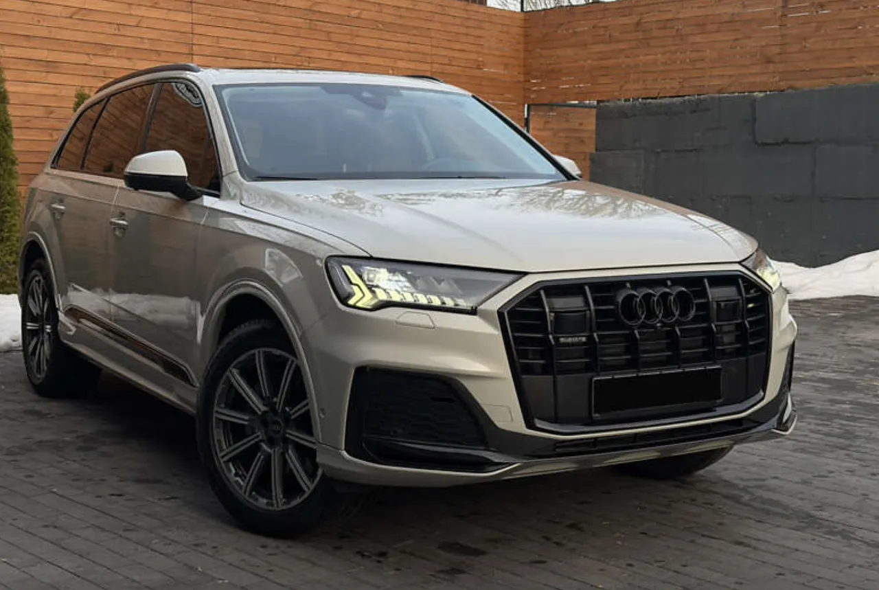 Audi Q7 - фото 7