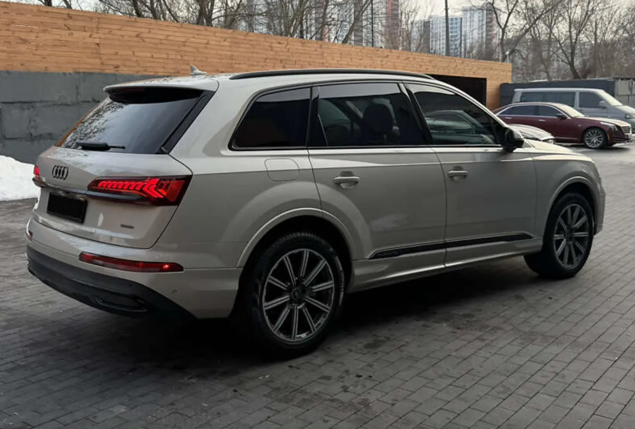 Audi Q7 - фото 6