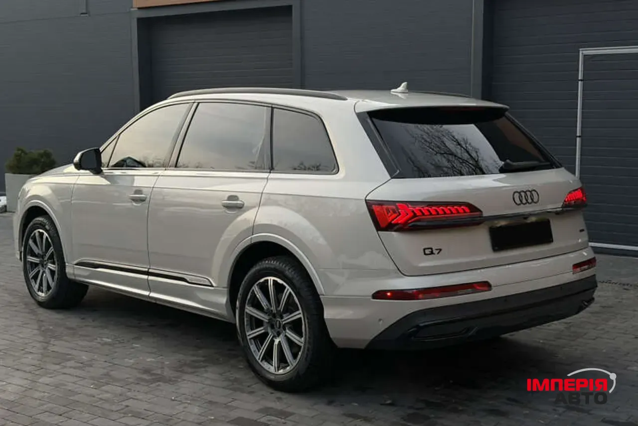 Audi Q7 - фото 5