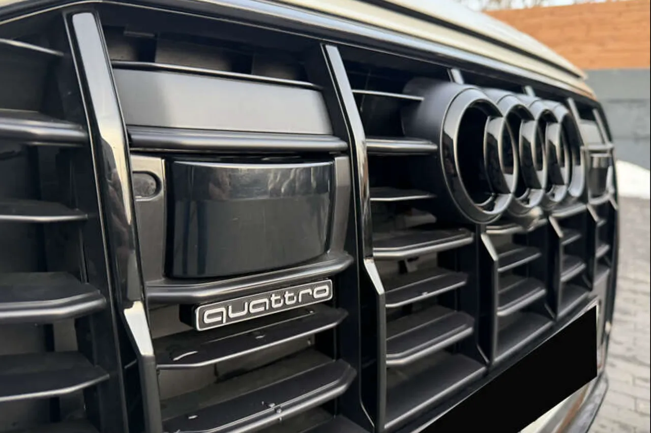 Audi Q7 - фото 14