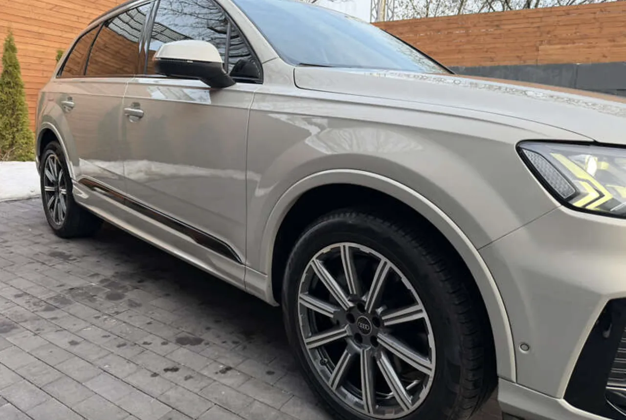 Audi Q7 - фото 4