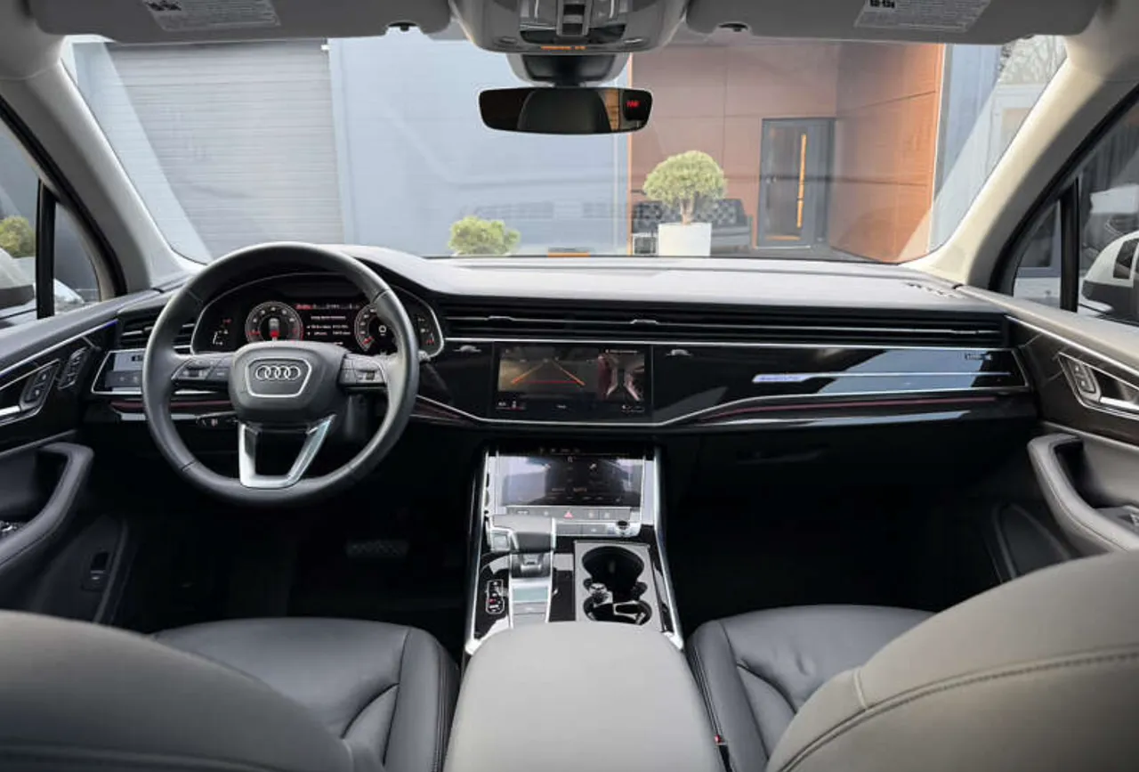 Audi Q7 - фото 13
