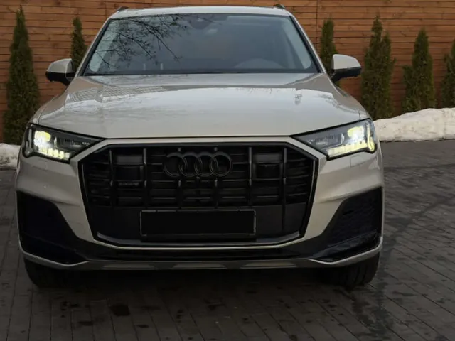 Audi Q7 - фото 1