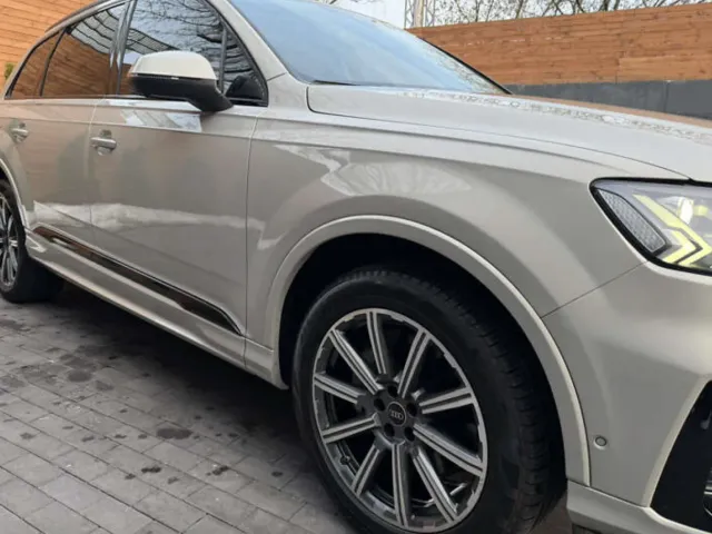 Audi Q7 - фото 4