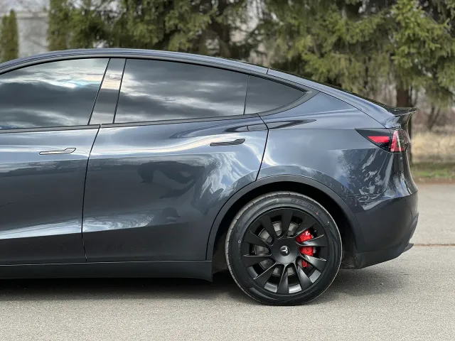 Tesla Model Y - фото 5