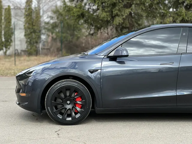 Tesla Model Y - фото 4