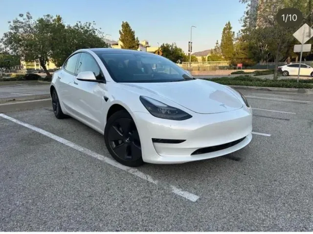 Tesla Model 3 - фото 1
