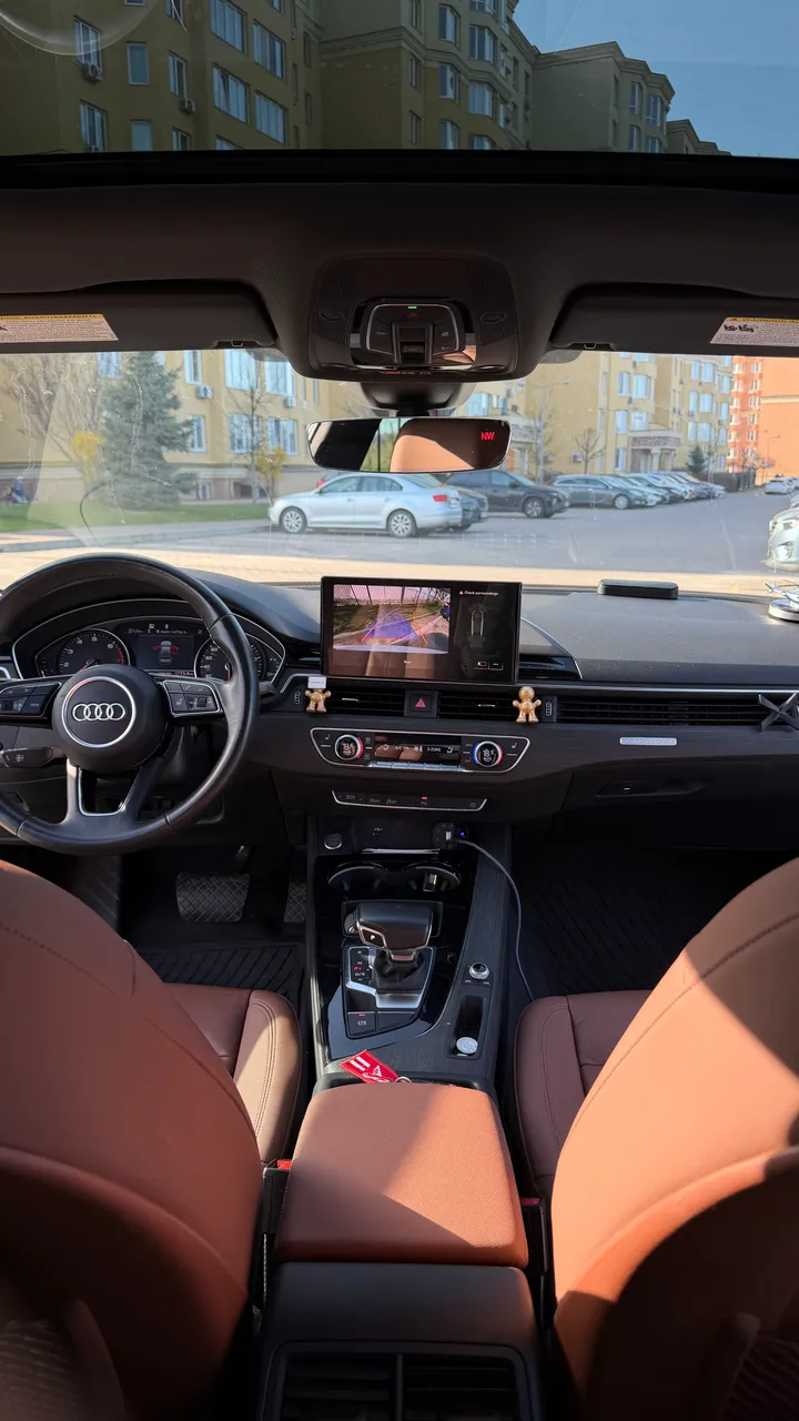 Audi A4 - фото 8