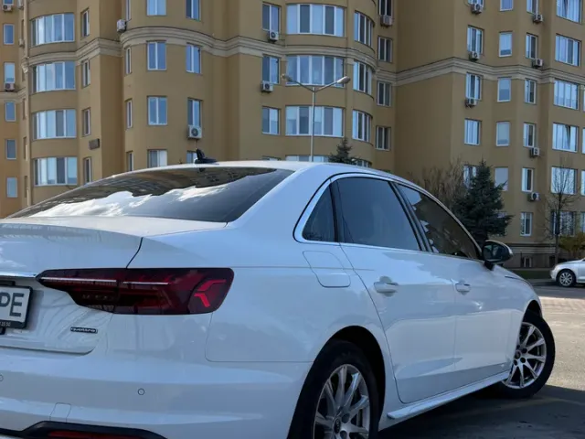 Audi A4 - фото 2